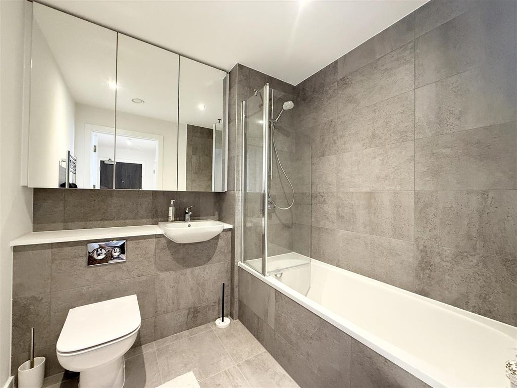 Property photo 3 of 16 Bath.Jpg
