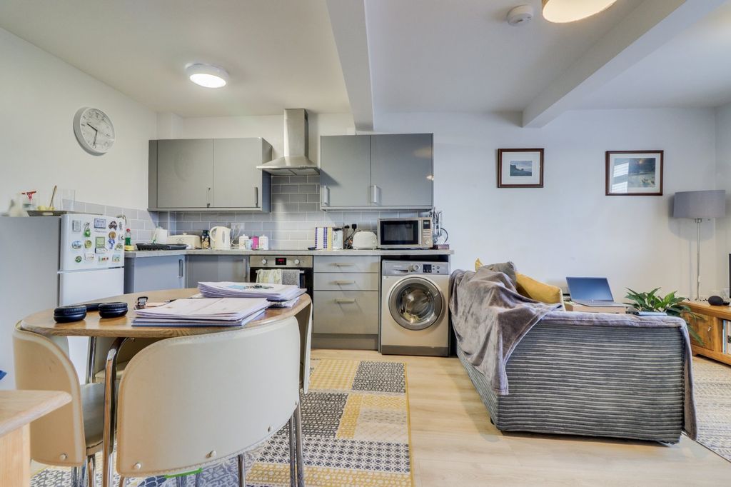 Property photo 2 of 7 Picture No. 18