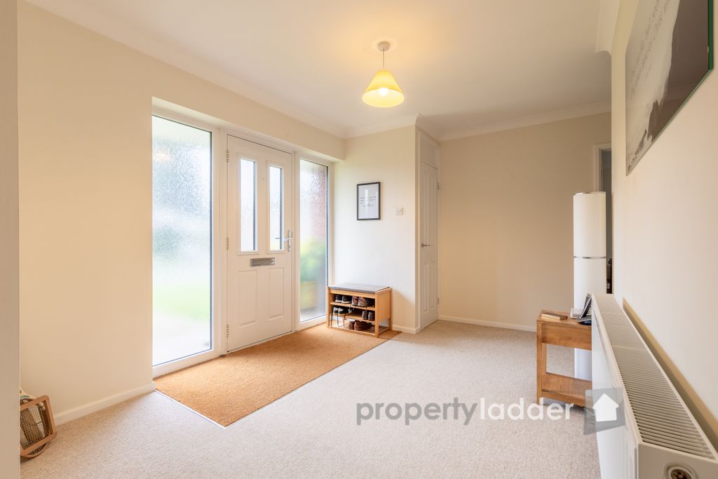Property photo 2 of 25 7 Carrs Hill Close - Pl-8