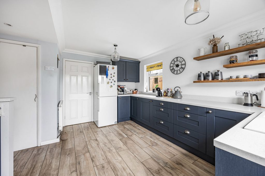 Property photo 3 of 23 Kitchen