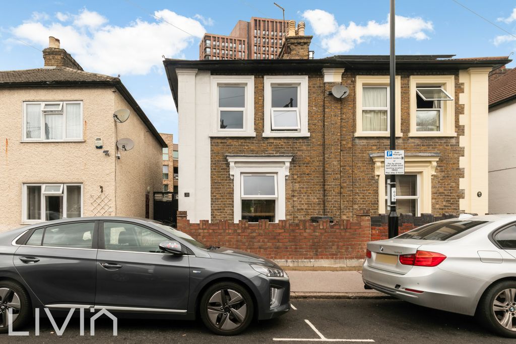 Property photo 1 of 14 Laud Street 35 -72
