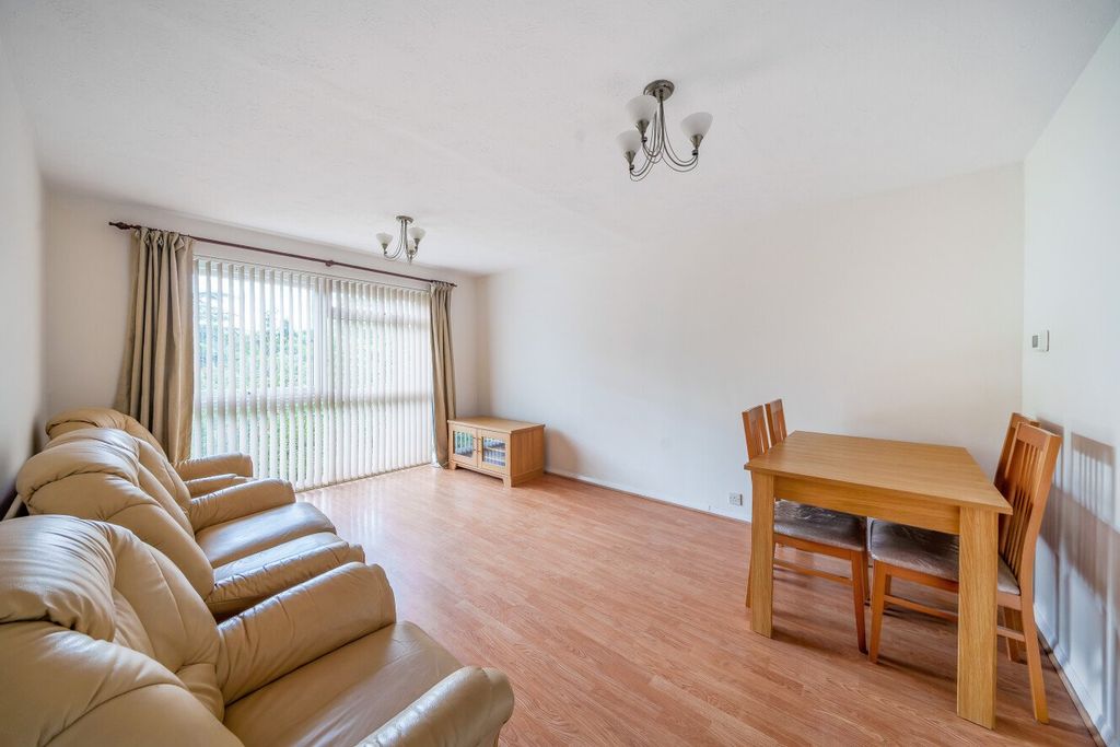 Property photo 2 of 11 Picture No. 13