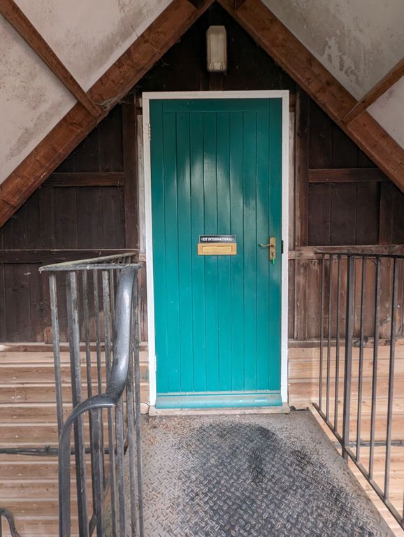 Property photo 2 of 7 Enterance