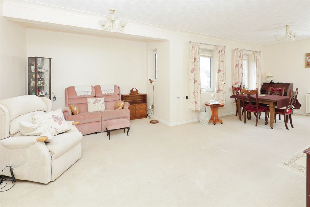 Property photo 3 of 18