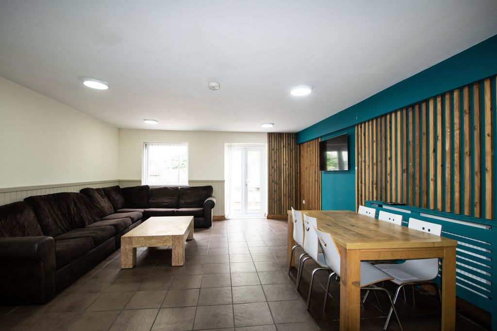 Property photo 2 of 17 Photo 2