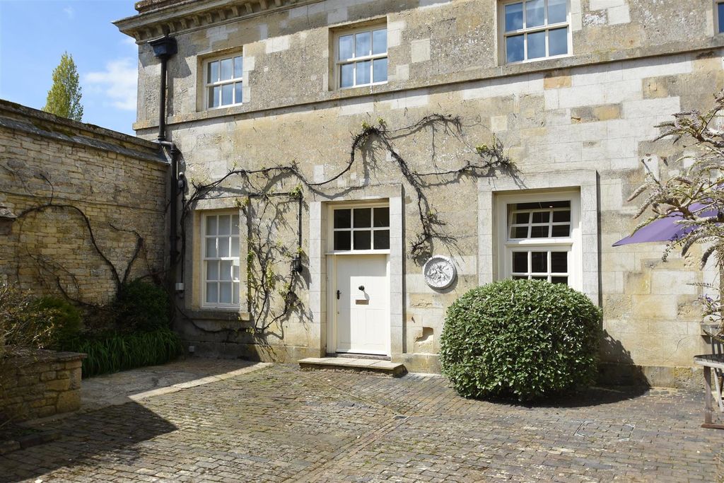 Property photo 1 of 14 Flat Entrance