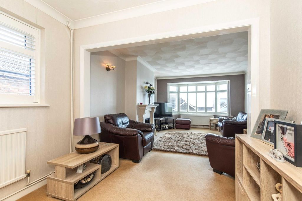 Property photo 2 of 19 Sadlers Way-19.Jpg