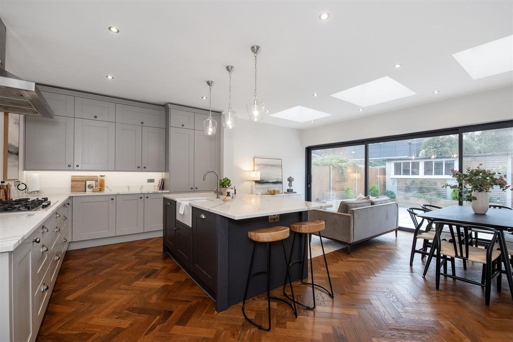 Property photo 2 of 28 Helliwell & Co