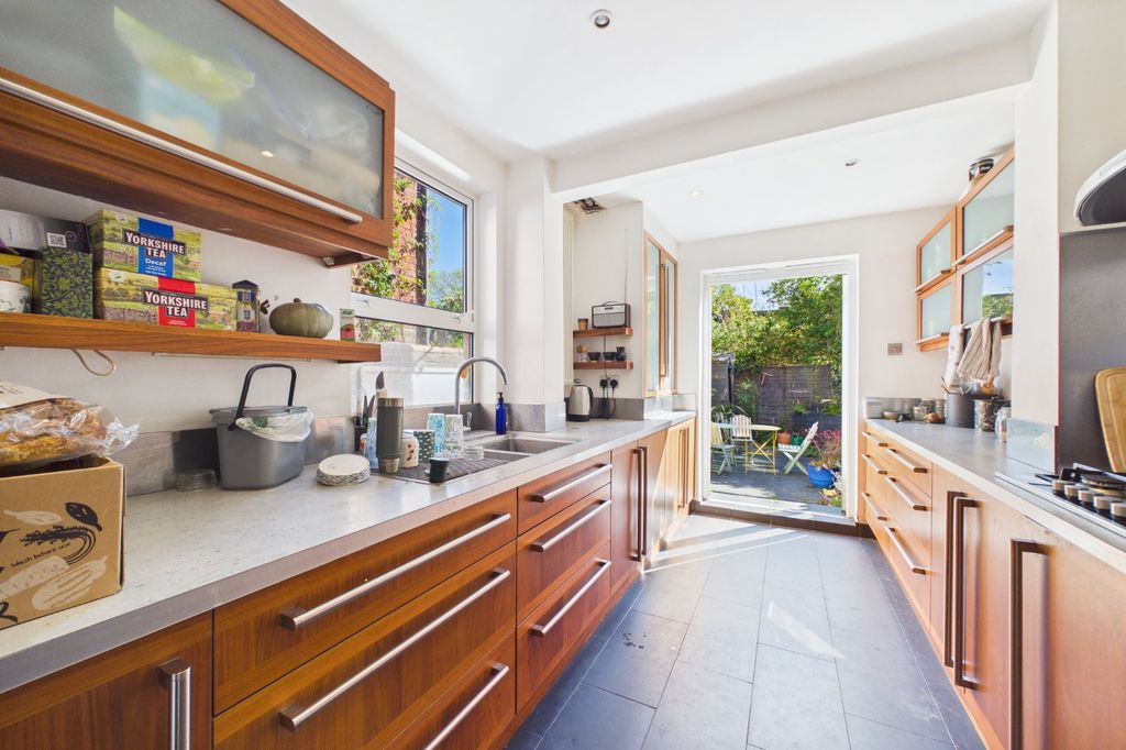 Property photo 2 of 12 Picture No. 25