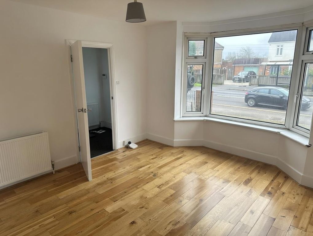 Property photo 3 of 8 Tonbridge Lounge.Jpg