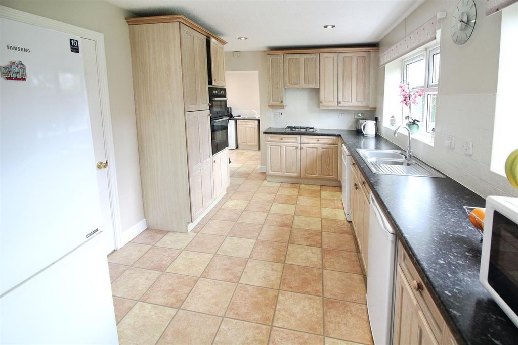 Property photo 2 of 25 Kitchen