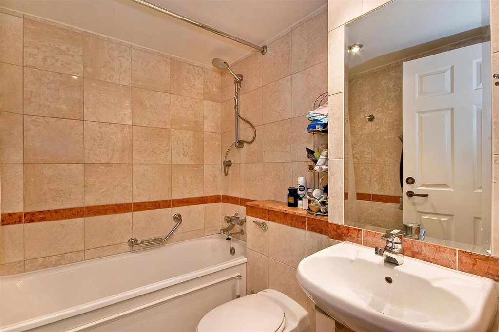 Property photo 3 of 9 Photo 2