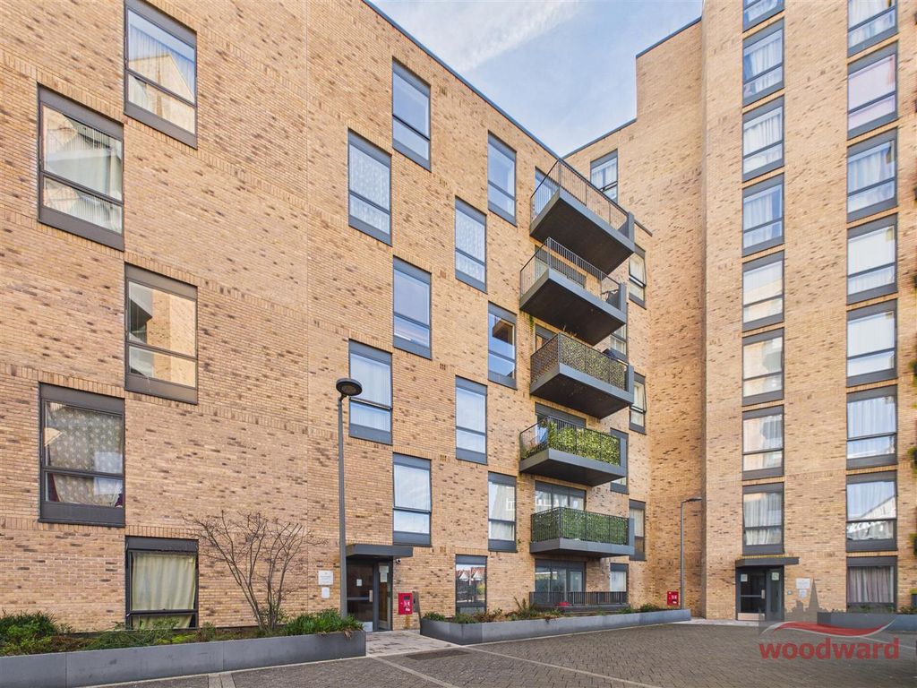 Property photo 1 of 10 Cam05267G0-Pr0187-Still020.Jpg