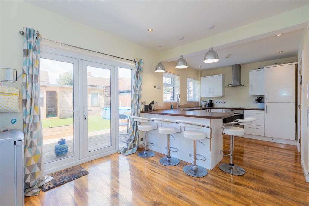 Property photo 2 of 17 10 Abbey Close-11.Jpg