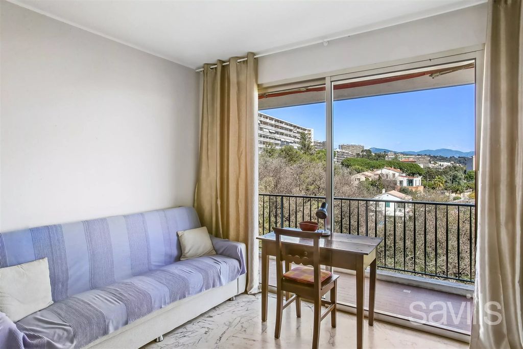 Property photo 1 of 14 Charming One-Room Apartment With Sea Views In Nice