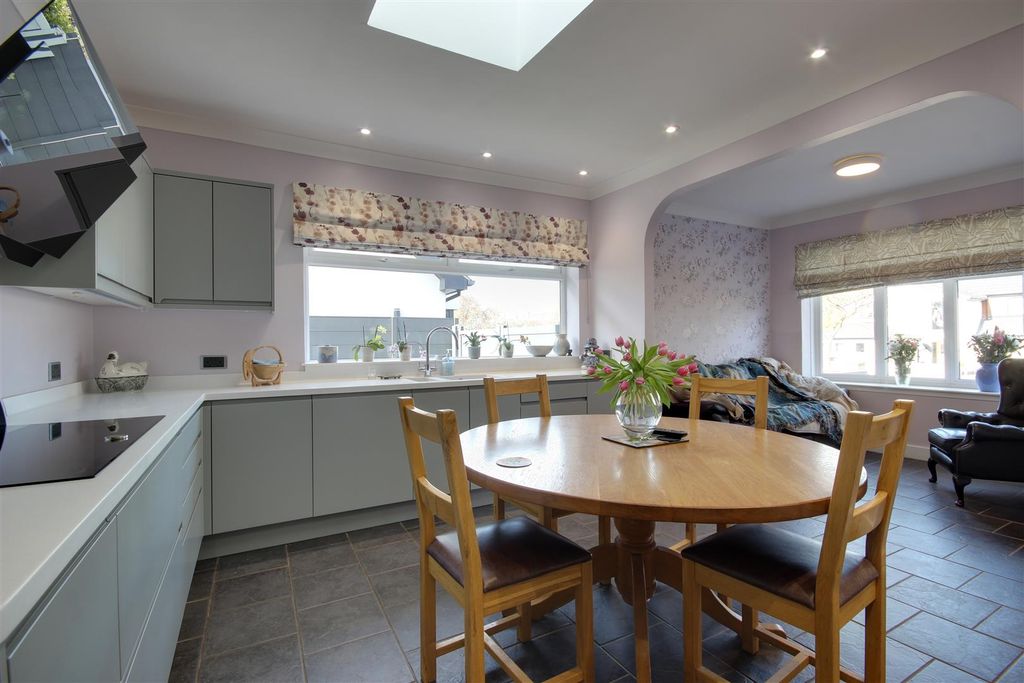 Property photo 2 of 13 Breakfast Kitchen
