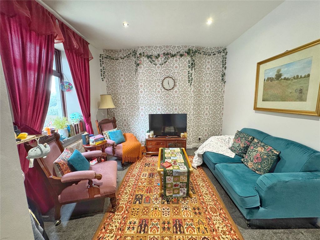 Property photo 2 of 12 Picture No. 04
