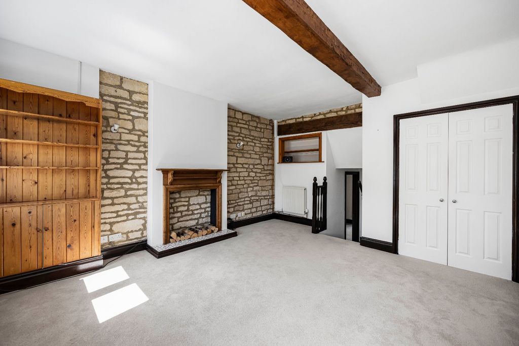 Property photo 3 of 23 Sitting Room