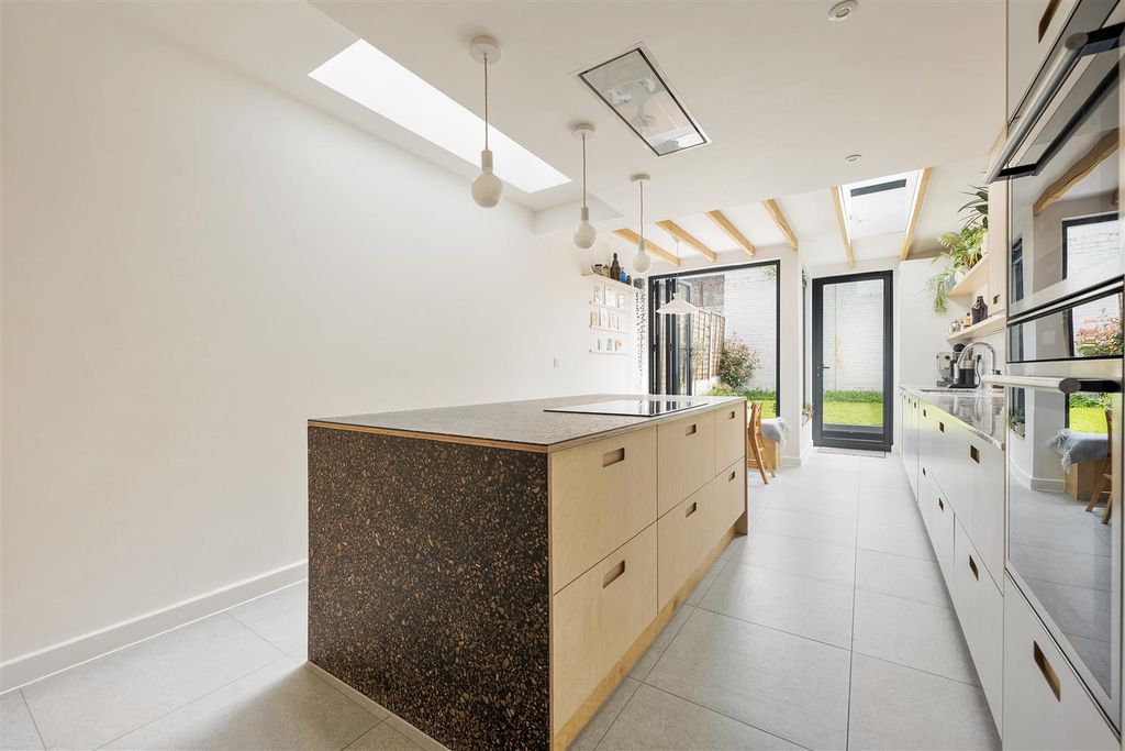 Property photo 3 of 44 Macdonald Road, E17