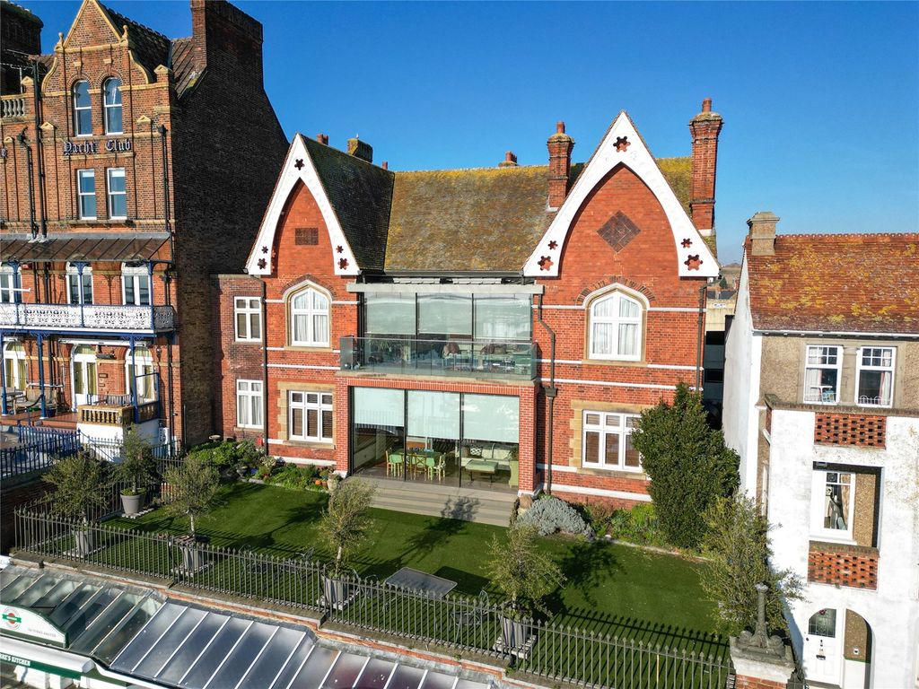 Property photo 1 of 14 Harbour House