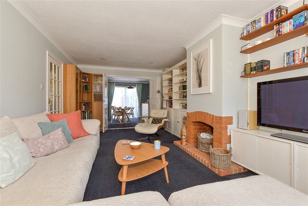 Property photo 3 of 14 Lounge