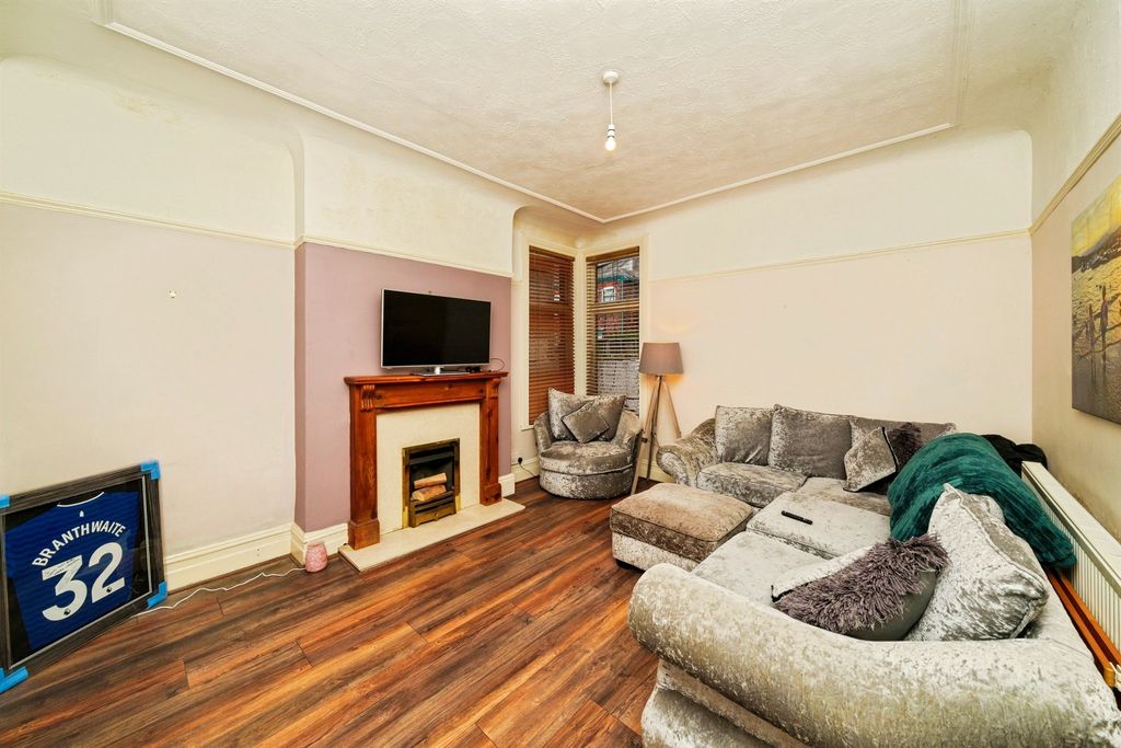 Property photo 2 of 17