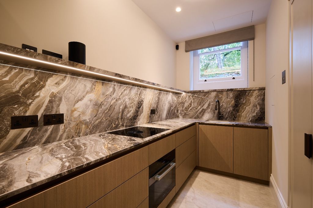 Property photo 2 of 14 5570671