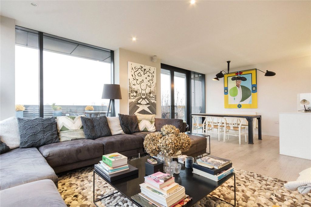 Property photo 1 of 12 Reception Room