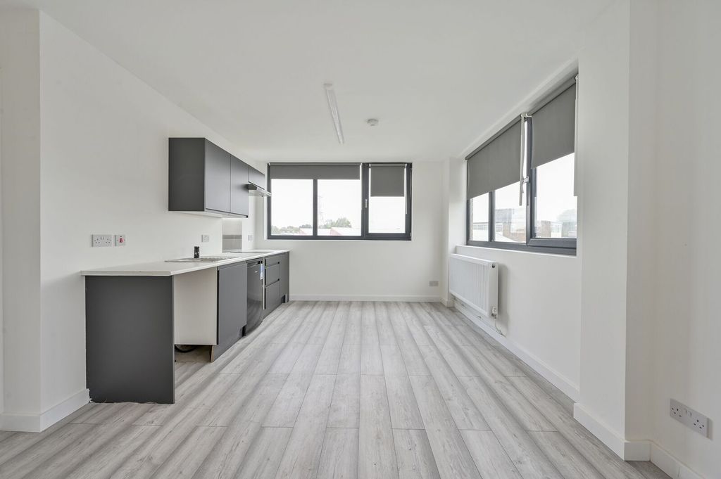 Property photo 1 of 3