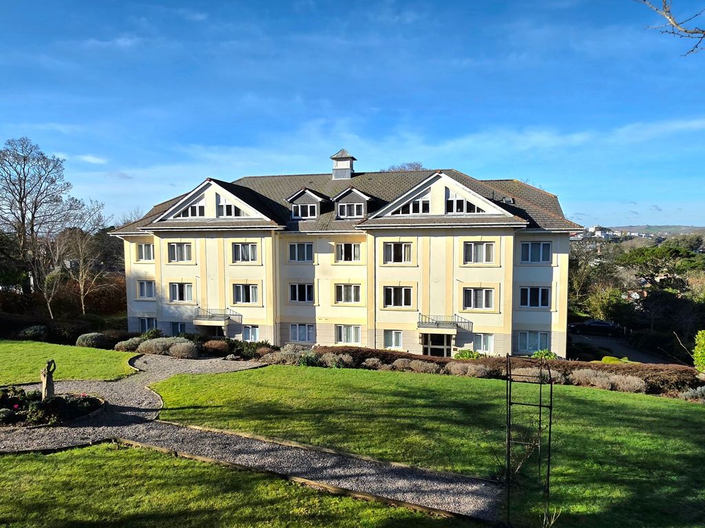 Property photo 2 of 25