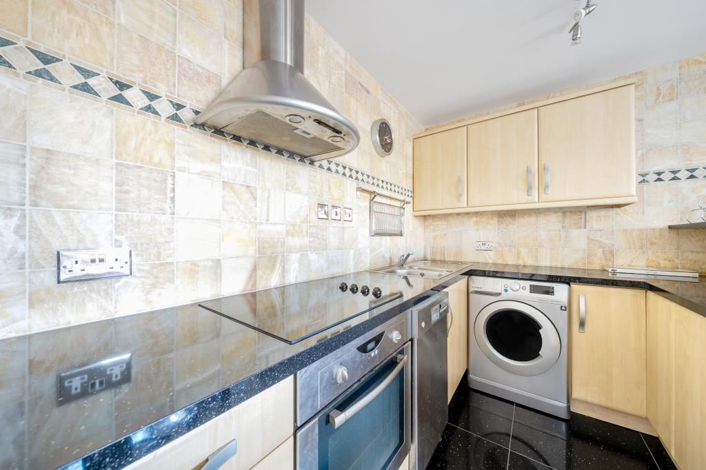Property photo 3 of 18 Kitchen