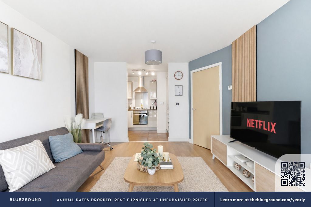 Property photo 3 of 23 Living Room