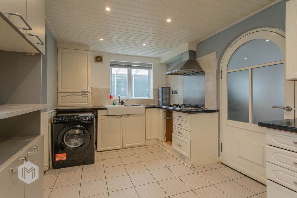 Property photo 3 of 34