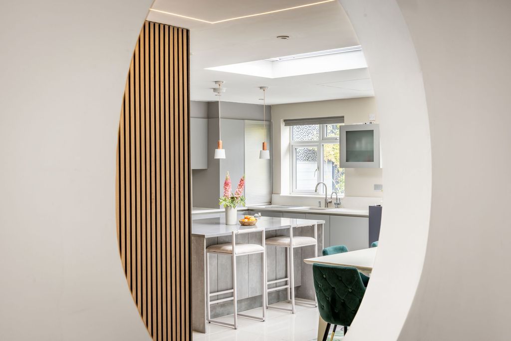 Property photo 2 of 27