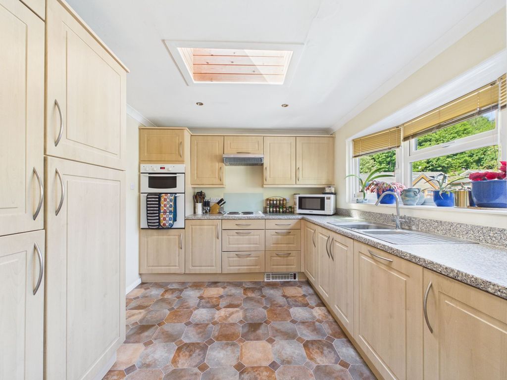 Property photo 2 of 25 Kitchen