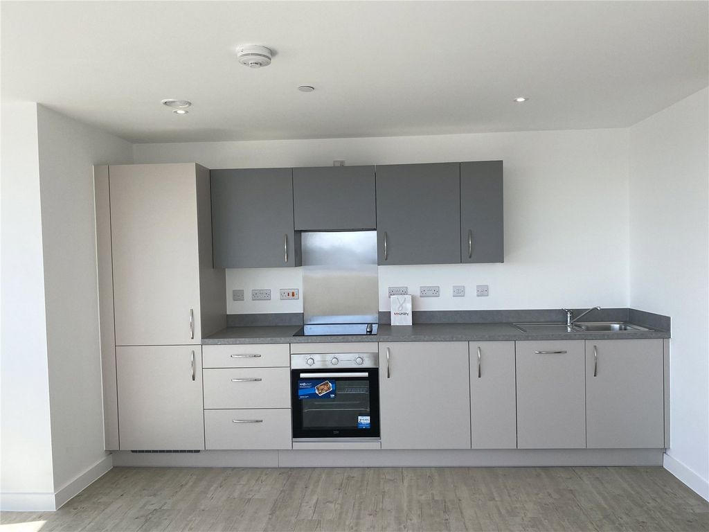 Property photo 3 of 9 Kitchen