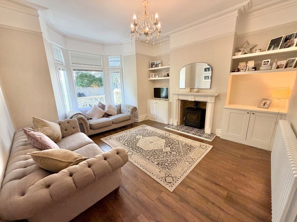 Property photo 2 of 32