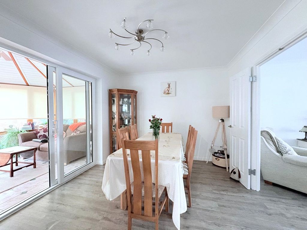 Property photo 3 of 31 Dining Room