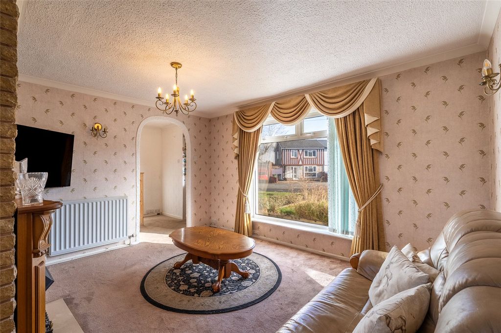 Property photo 2 of 27 Picture No. 15