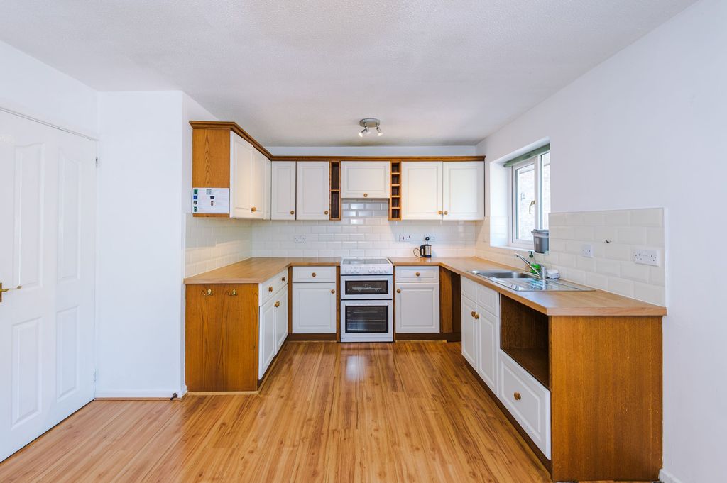 Property photo 3 of 14