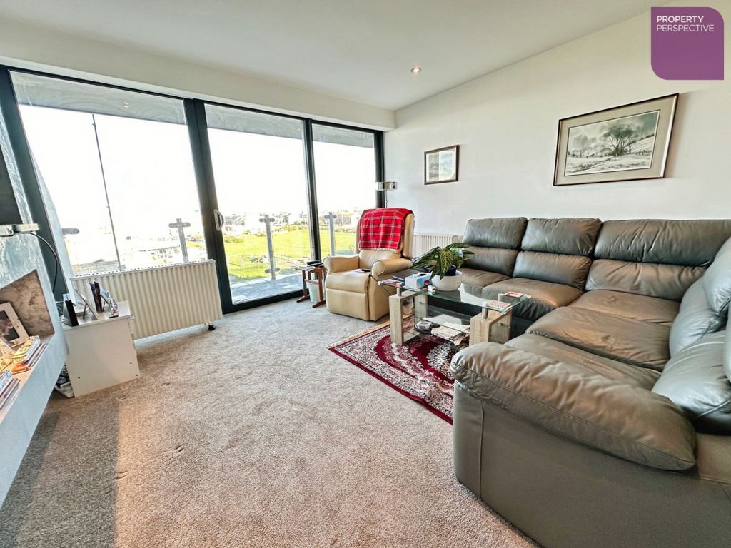 Property photo 2 of 16 Lounge/Kitchen Area