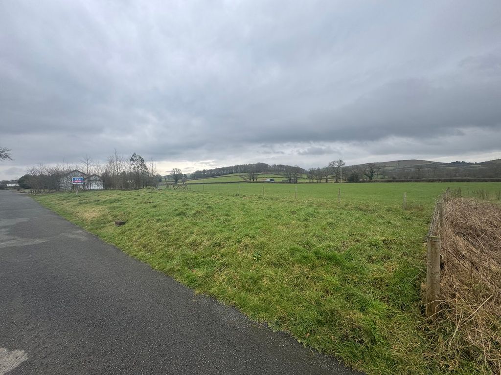 Property photo 1 of 3