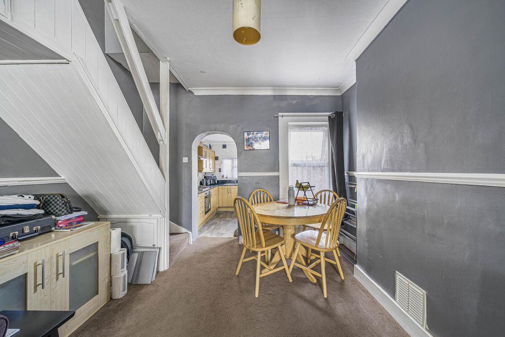Property photo 3 of 11 Dining Room
