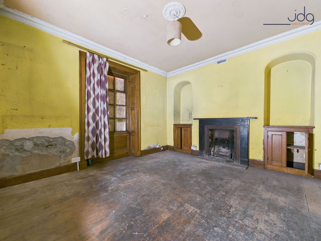 Property photo 3 of 9 Living Room