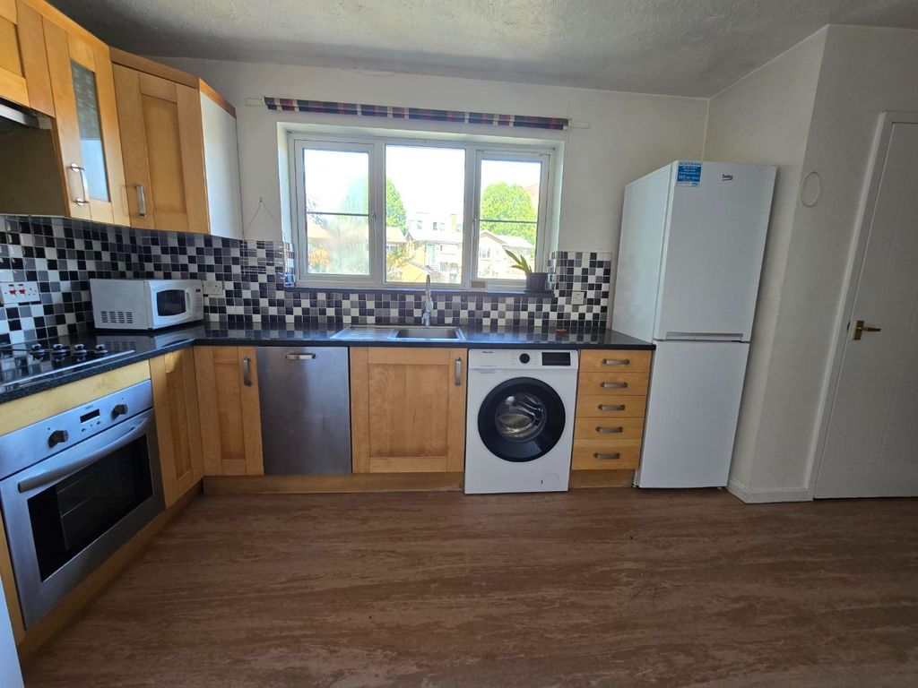 Property photo 2 of 8 5273731