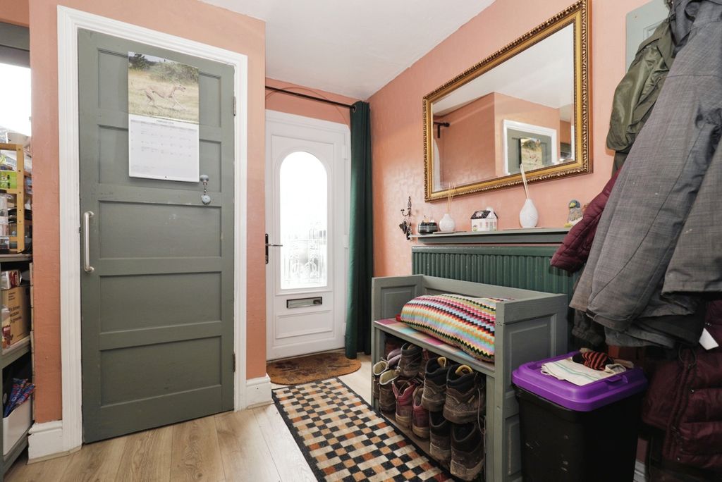 Property photo 2 of 17 Hallway