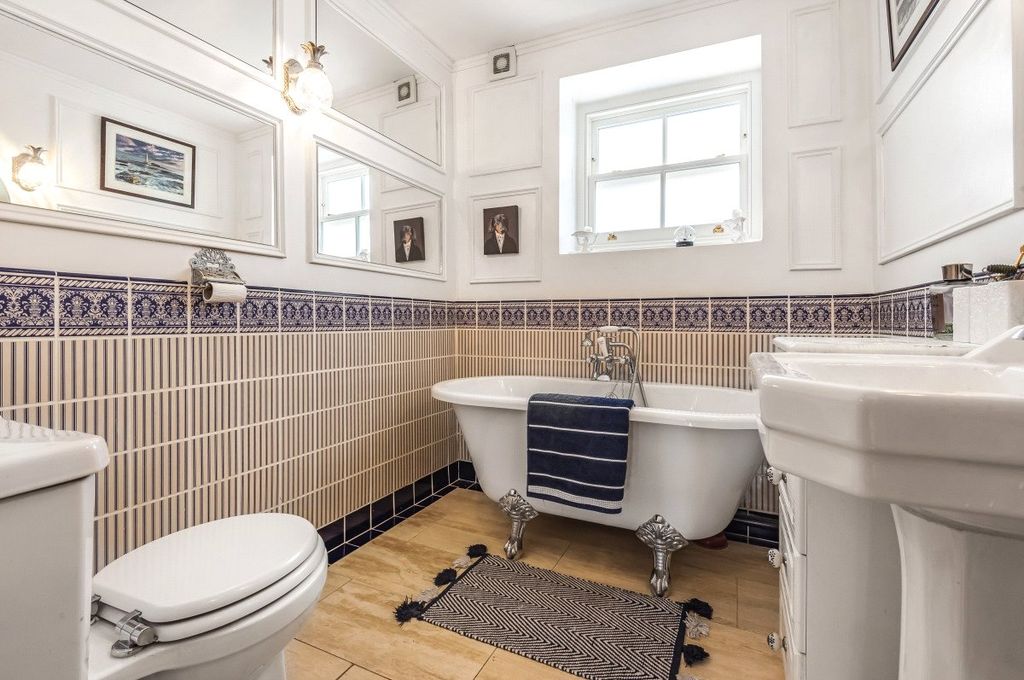 Property photo 2 of 34 Picture No. 32