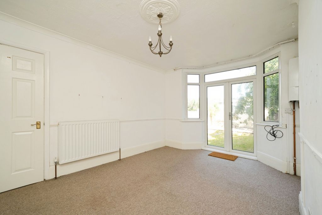 Property photo 3 of 17 Photo