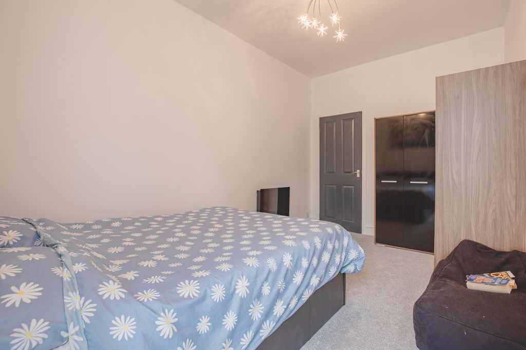Property photo 3 of 9 Bedroomangle2