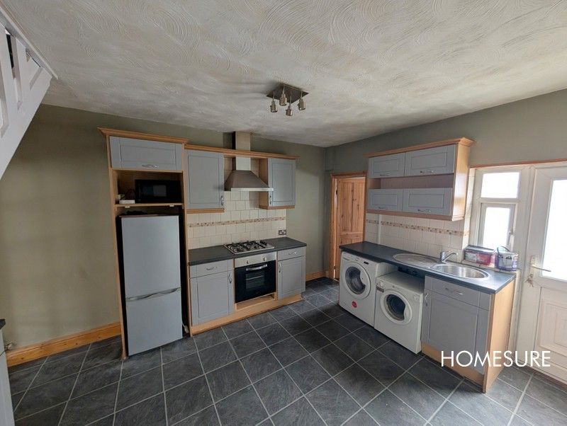 Property photo 2 of 6 Kitchen